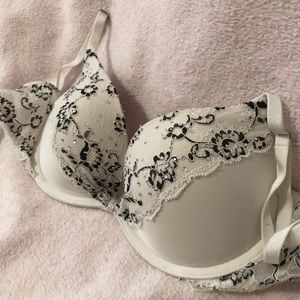Victoria Secret Rhinestone Push-up Lace Bra 32C